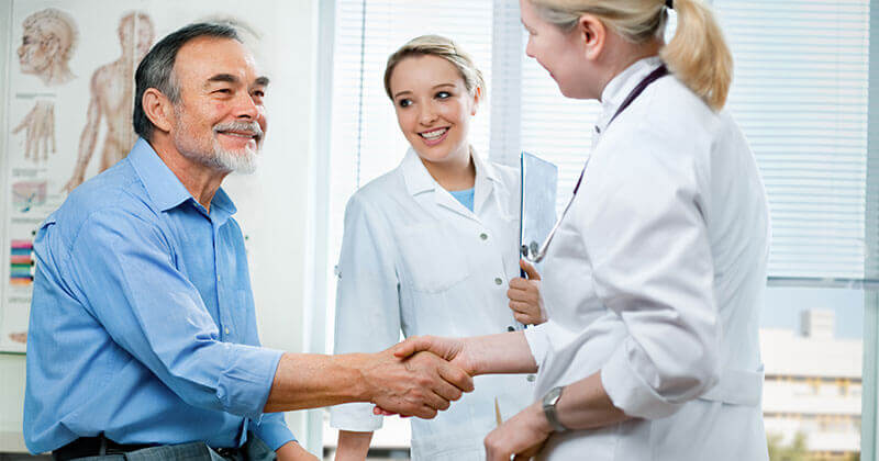 Doctors shaking hands with a patient, inviting patients to use onpatient
