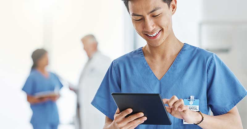 MEDICAL-STAFF-SMILING-WITHTABLET